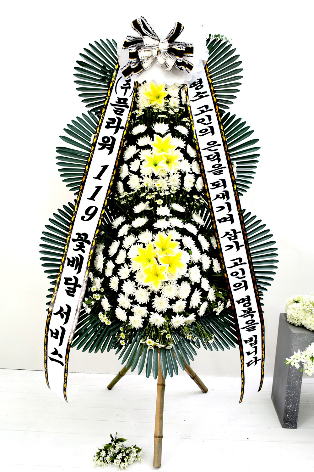 조문용 3단 화환 (기본형) - 삼가 고인의 은덕을 되새기며...