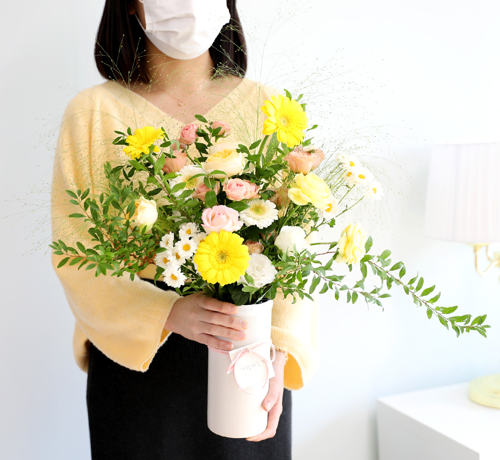 <div style="font-size:15px; color:#FFFFFF; text-align:center; font-style:oblique;">"우리의 계절-Lovely moment"</div>