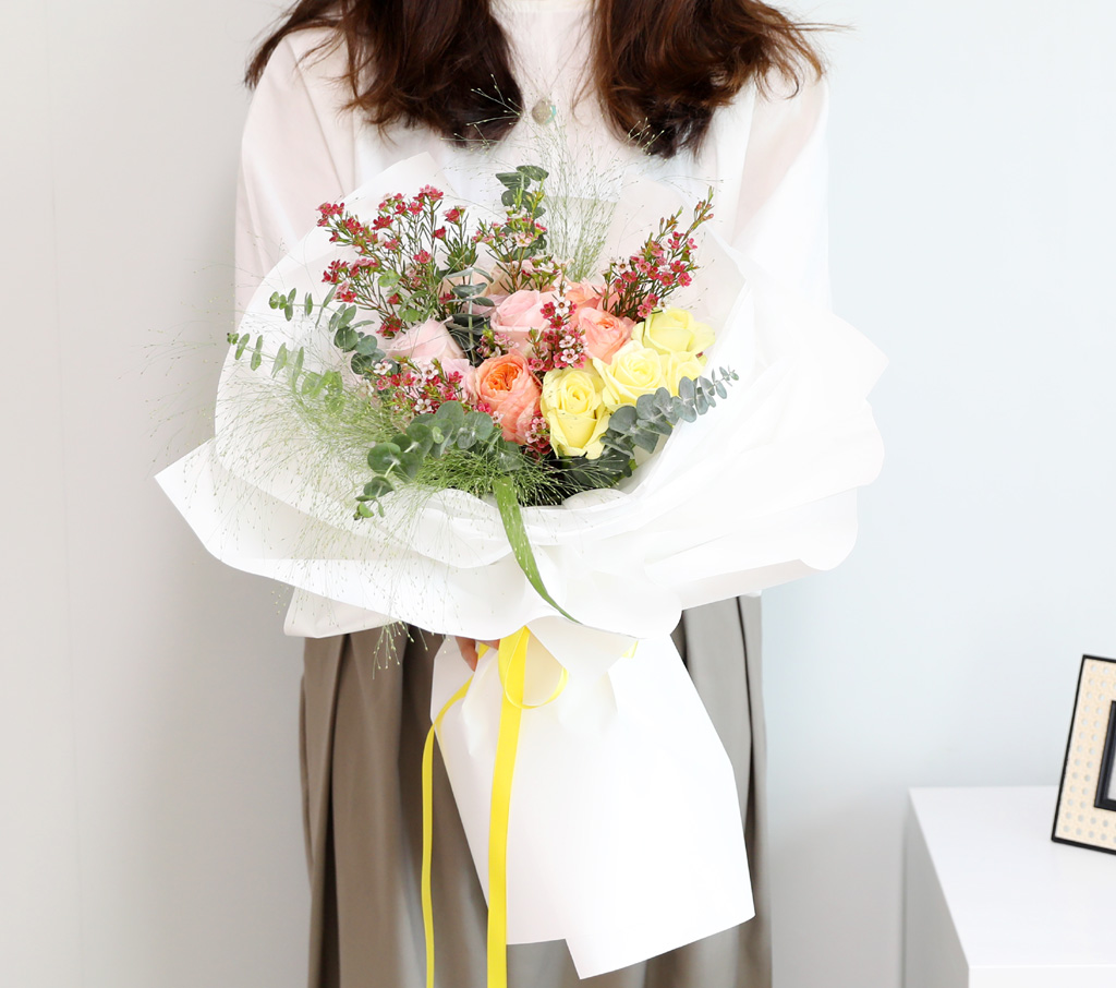 프로방스 꽃다발은 유럽의 작은 마을을 꽃 한아름 안고 거니는 기분을 들게 한답니다.