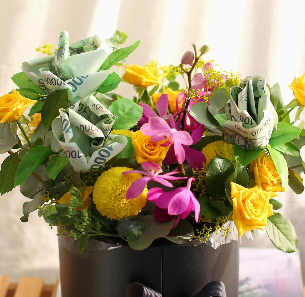 "money gift flower 머니로즈가 있는 꽃밭"