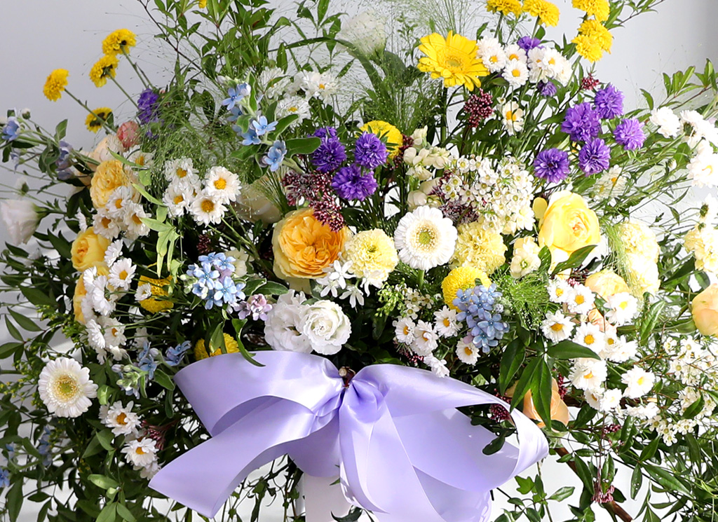 좋은 날
밝은 미래를 축하하는 마음으로
화사한 꽃들을 가득 담았어요