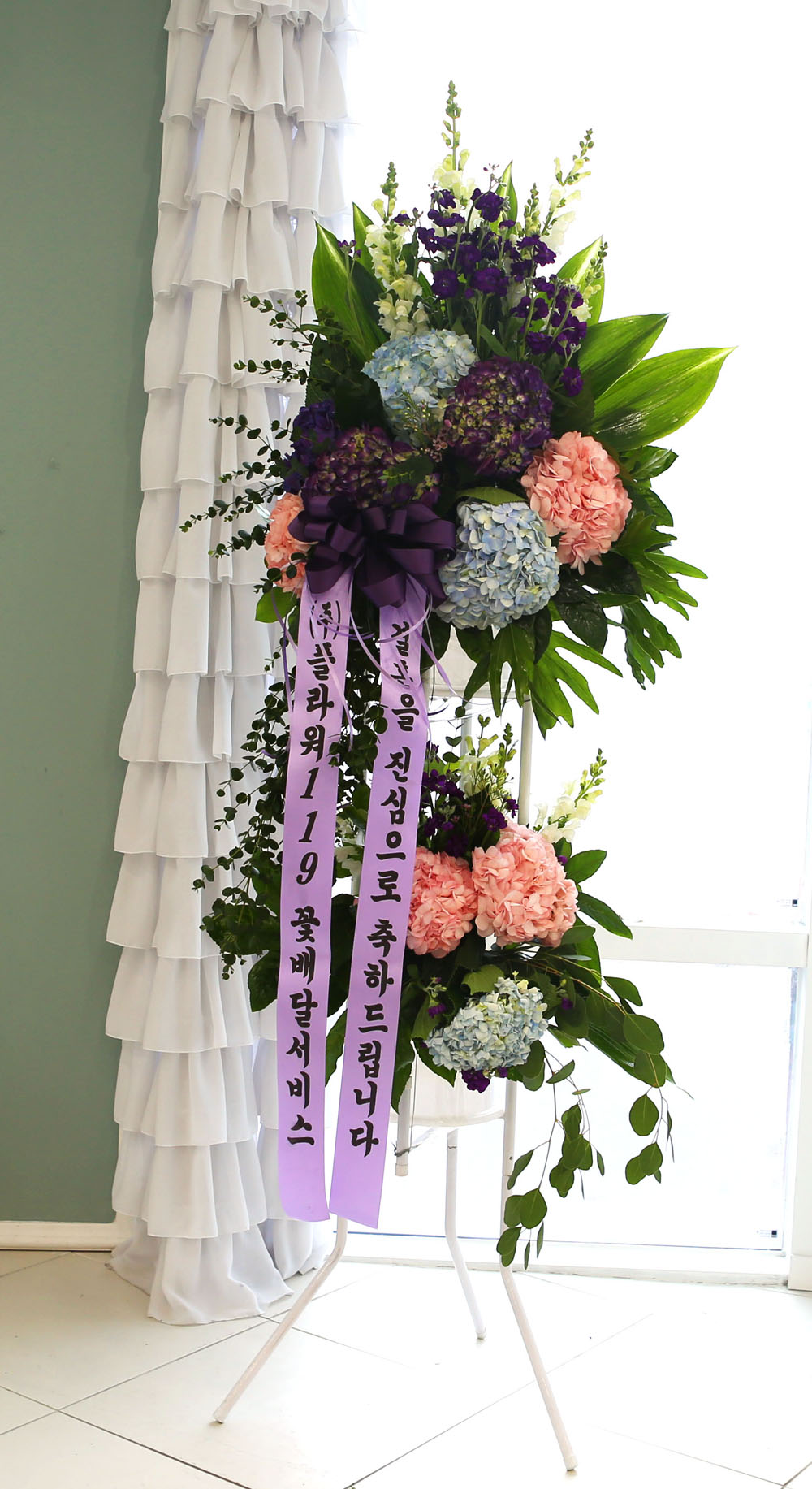 결혼식을 빛내주는 품격있는 오브제 축하화환 - 서로 존중하고 더 많이 사랑하는 부부가 되기 바랍니다