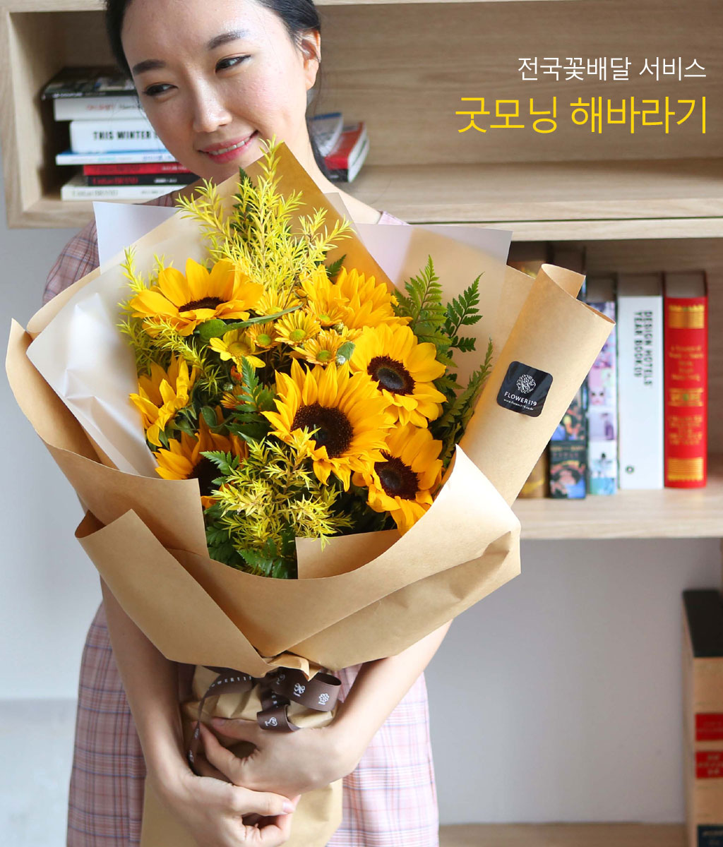 꽃은 그런 의미에서 사람을 끌어당기는 힘이 매우 강한 소재입니다.
그 끌어당김에서 분명한 것은 향기와 꽃이 주는 평온한 마음인 듯합니다.