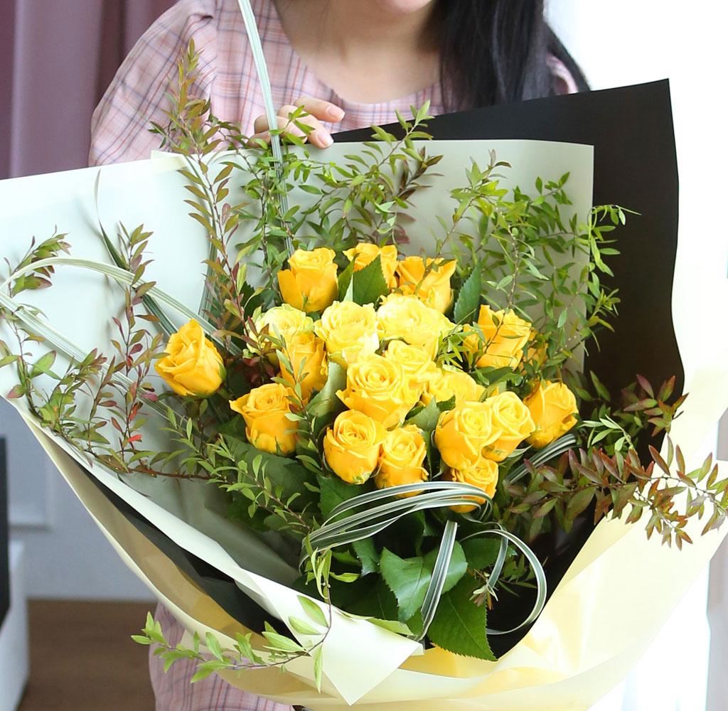 Roses are yellow