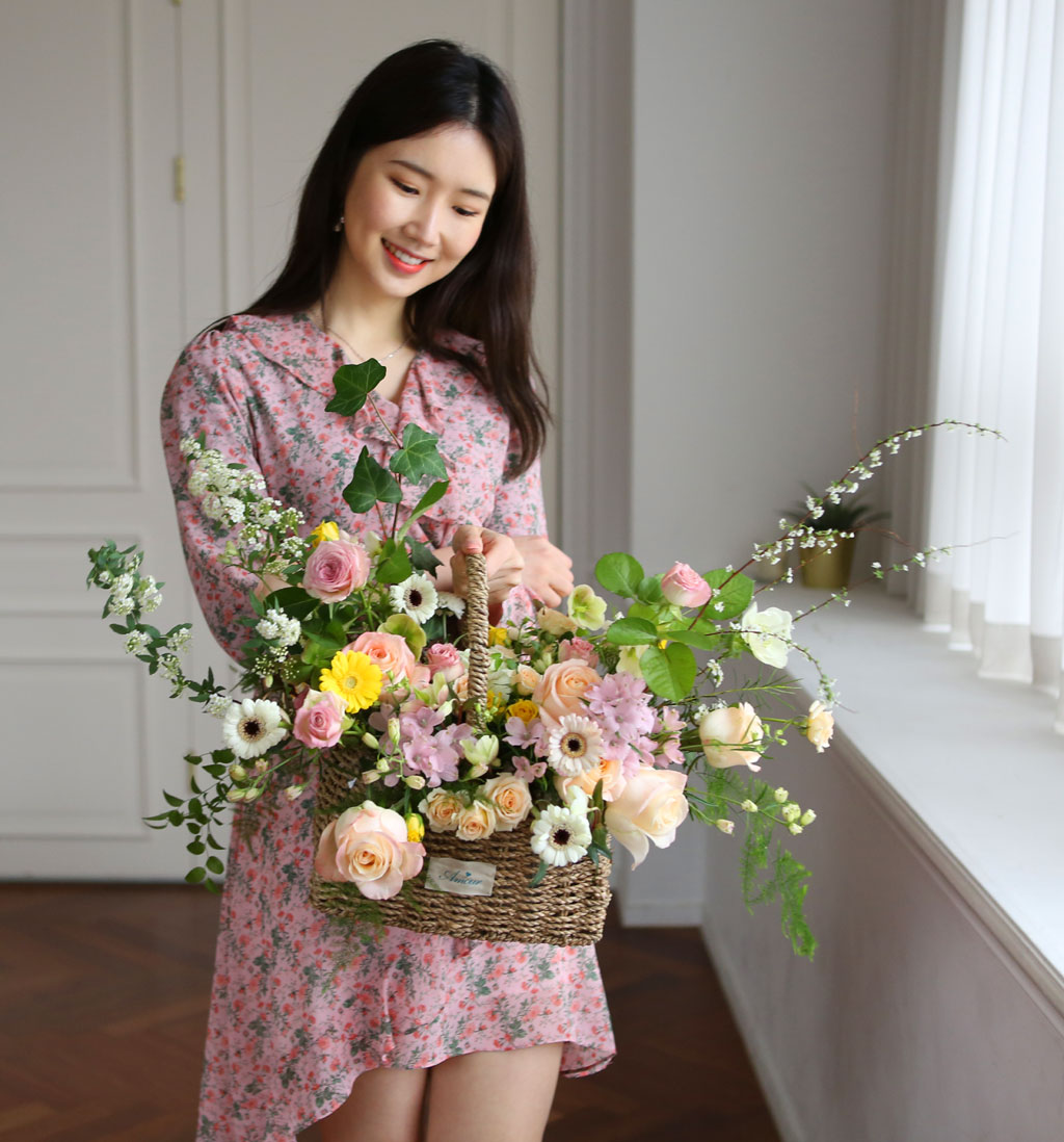 봄의 아지랑이처럼 부드러운 곡선을 그리며 피어나는 설유화