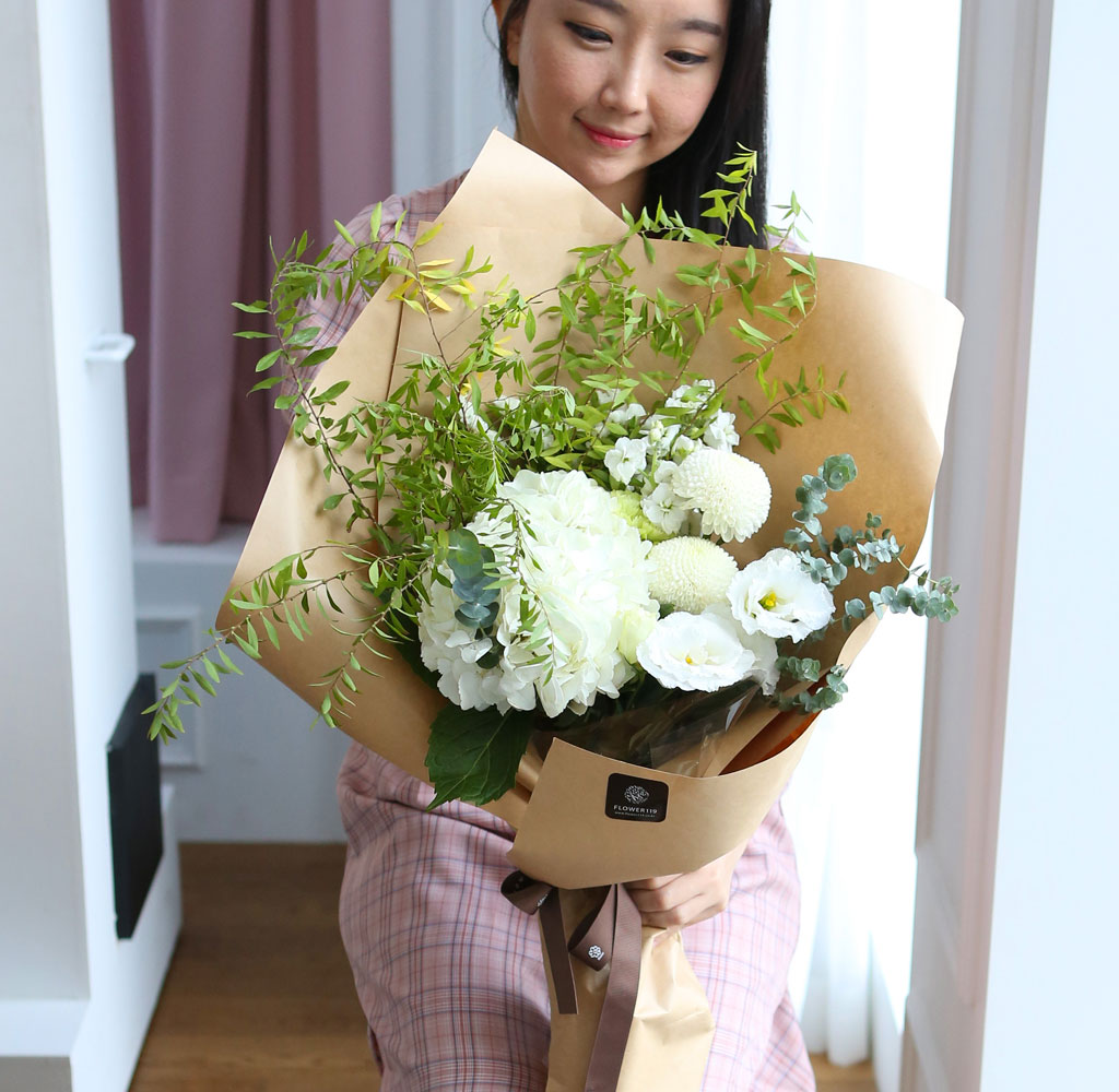수국다발은 언제나 인기가 많아 - 너무나 상냥한 화이트수국