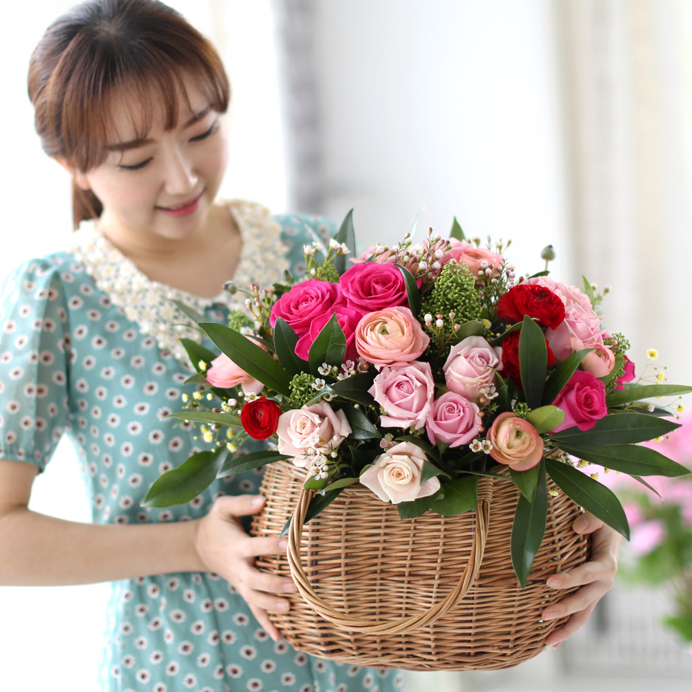 화려한 아름다움을 보여주고 있는 것 같네요.
