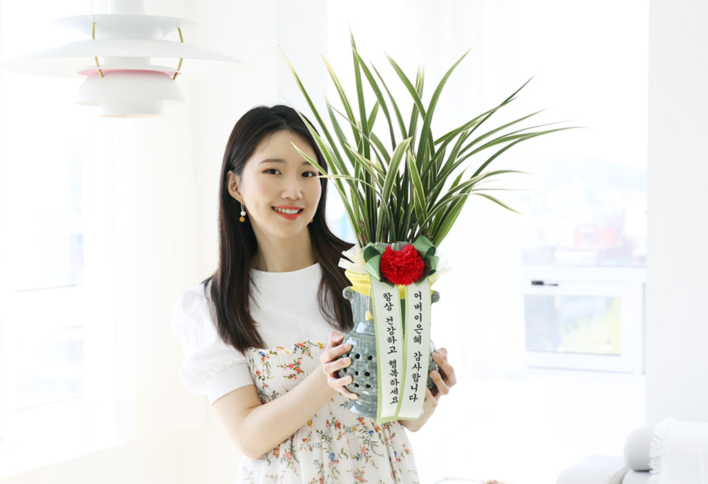 존경의 마음을 담은 동양란 - 잎이 무늬가 있는 황룡금(청투각)
