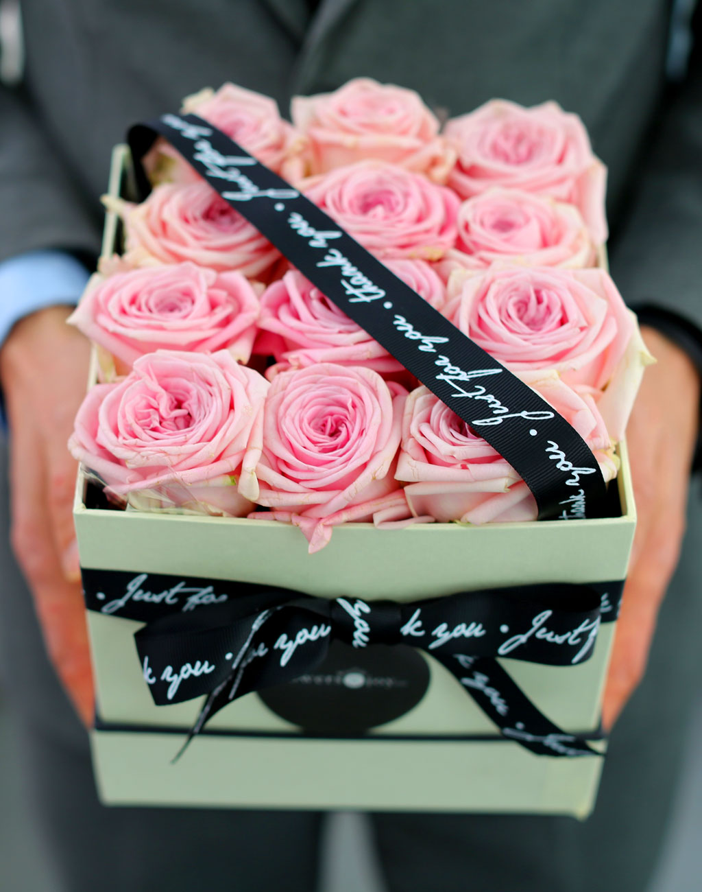 Spring loves Simple pink roses