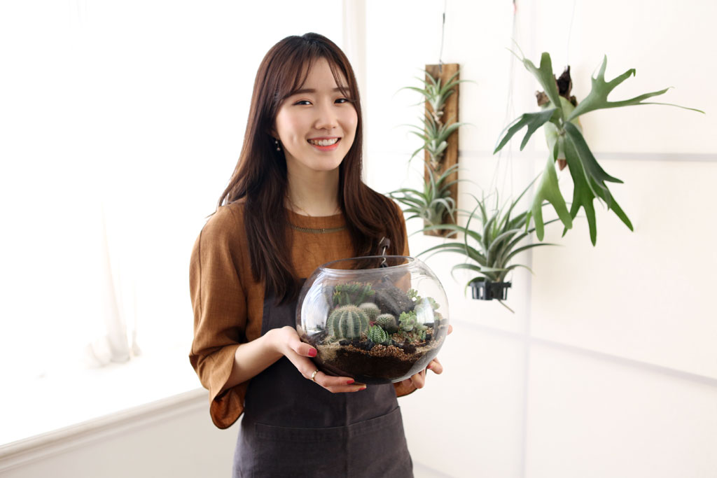 유리병안에 작은 정원을 꾸몄어요 - 다육테라리움 원형대