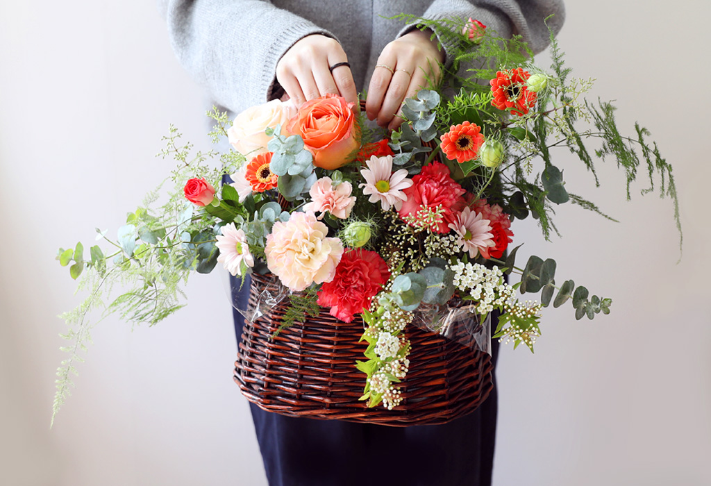 <div class="dd-small-t">늦봄에서 초여름의 빛</div>
<div class="dd-large-t">Eternal sunshine</div>