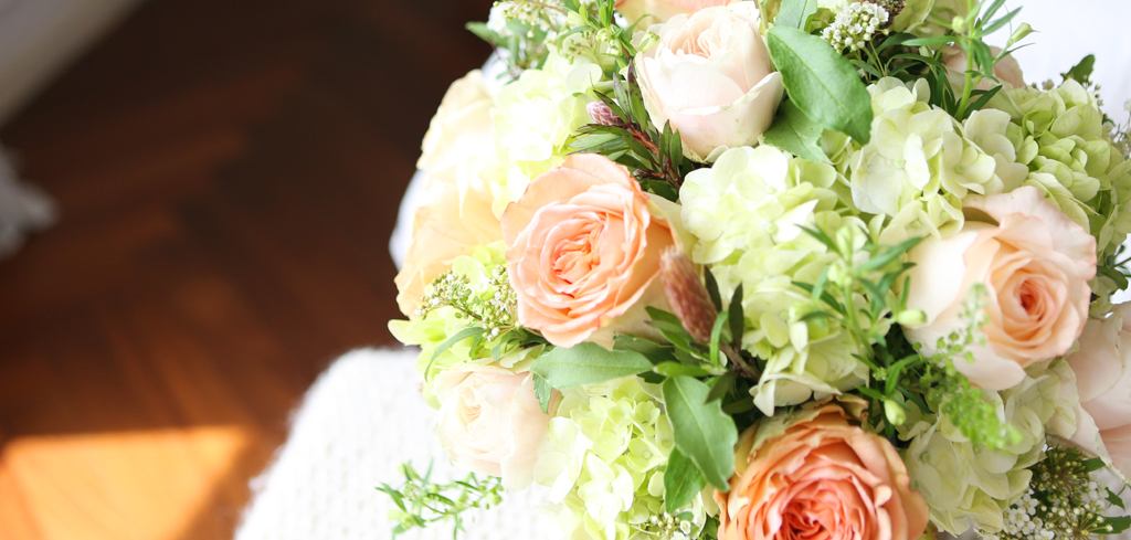 <div style="font-size:13px; color:#5A5A5A; text-align:center; font-style:oblique;">따뜻한 색감의 꽃들은<br>심리적으로 긴장을 풀어주고 여유를 갖게 도와준다고 해요.<br>수수한 분위기의 따뜻한 색감의 꽃들이<br>보는 이로 하여금 안정감을 느낄 수 있게 해줍니다.</br></div>