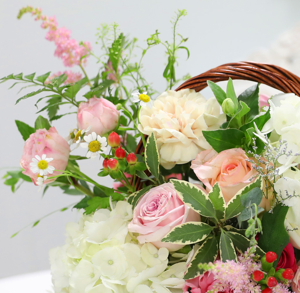 <div style="font-size:15px; color:#5A5A5A; text-align:center; font-style:oblique;">사랑하는 이에게 여름을 가득 담은 귀여운 꽃바구니를 선물하세요 :D</div>
