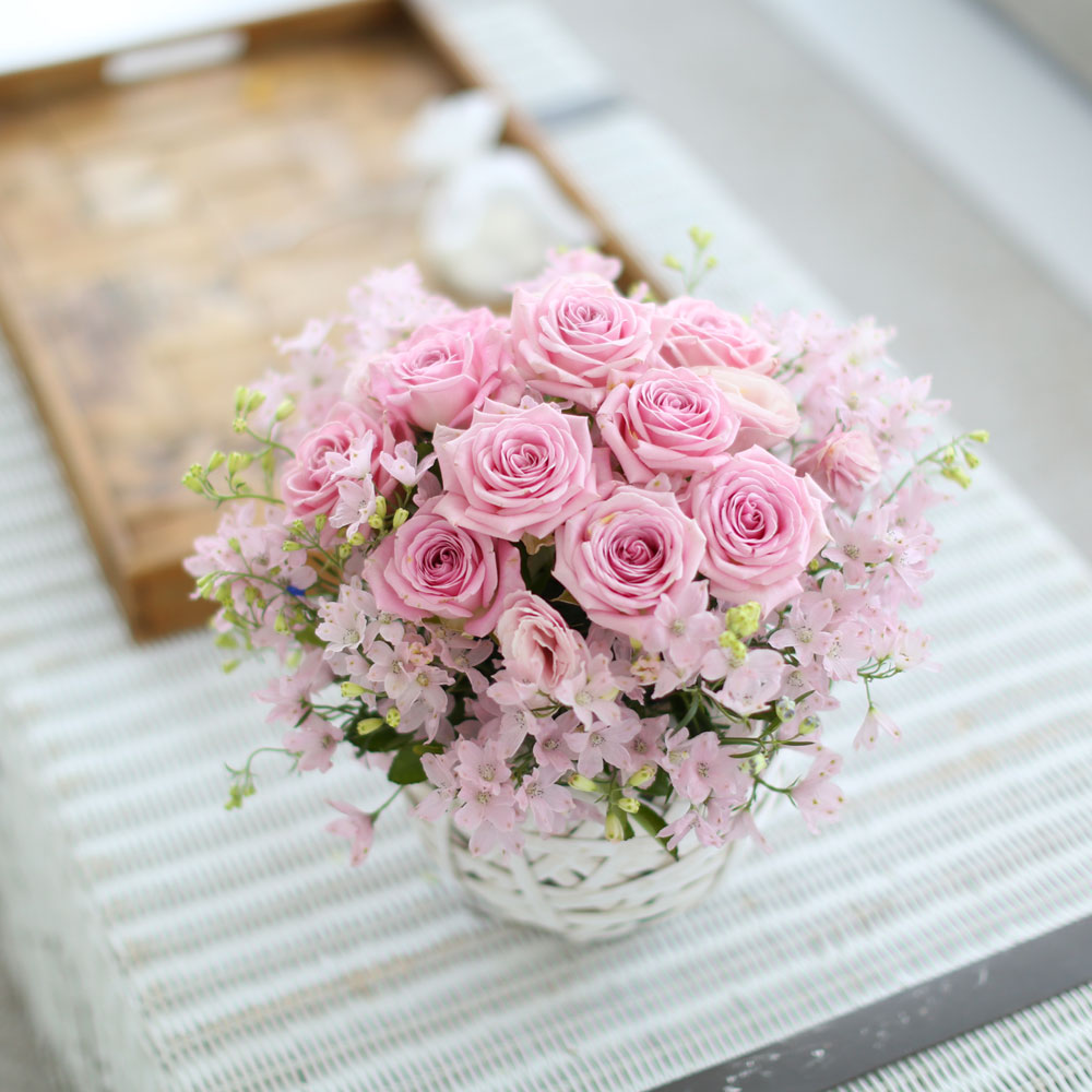 프쉬케 어느날-Angel pink-델피늄혹은 안개꽃으로 진행 / 바구니 품절로로 다른 바구니로 대체됩니다