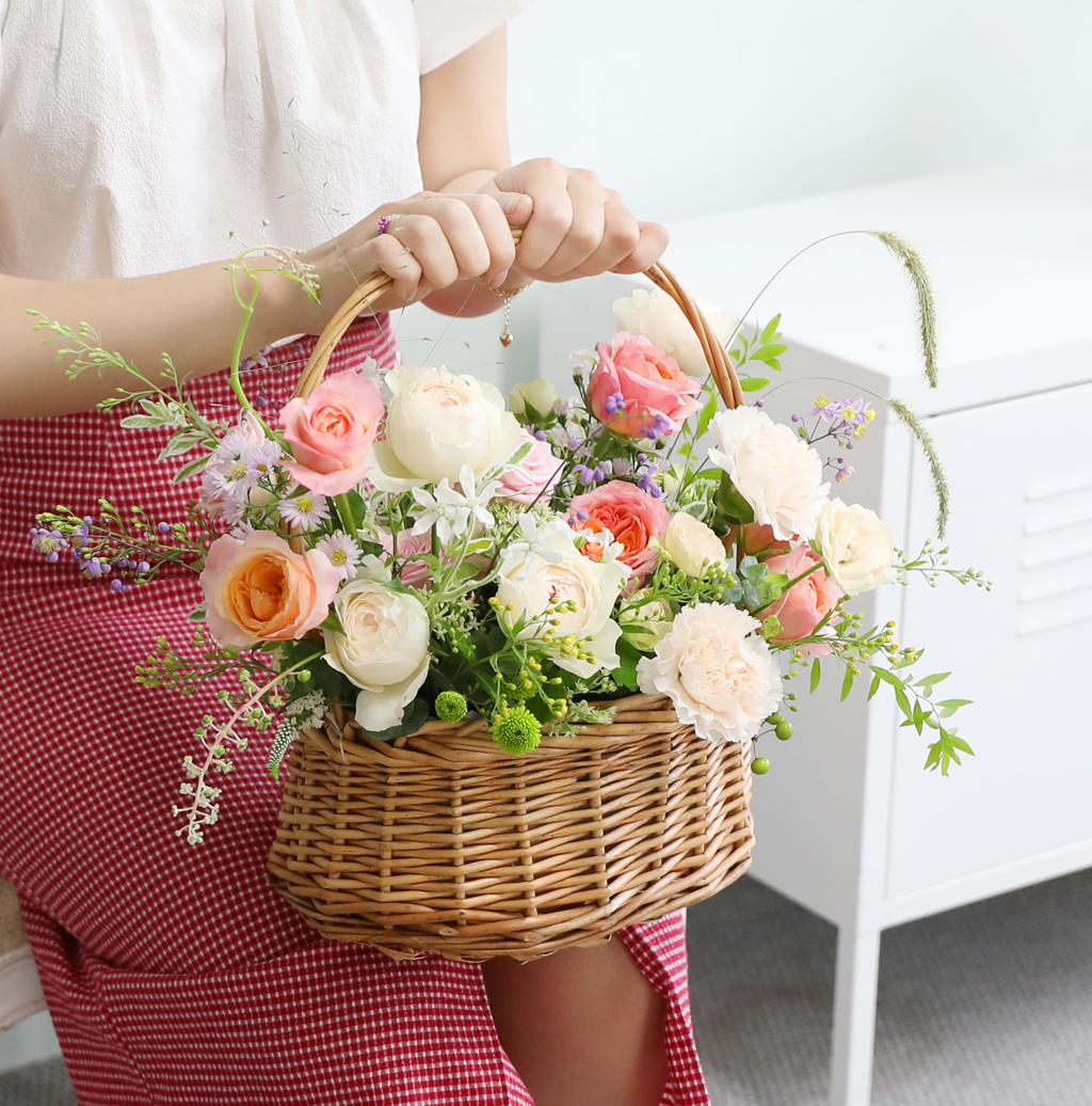 <div style="font-size:15px; color:#5A5A5A; text-align:center; font-style:oblique;">"이런 분께 추천드려요"</div>
<div style="font-size:13px; color:#5A5A5A; text-align:center; font-style:oblique;"><br>사랑하는 부모님께<br>가을을 담은 아름다운 선물이 필요하신 분</br></div>
<div style="font-size:13px; color:#5A5A5A; text-align:center; font-style:oblique;">승진 또는 부서 이동하시는 분께 보내는<br>멋진 선물이 필요하신 분</div>
<div style="font-size:13px; color:#5A5A5A; text-align:center; font-style:oblique;">화사하고 화려한 꽃을 통해 전시회를<br>축하하고 싶으신 분</div>
<div style="font-size:13px; color:#5A5A5A; text-align:center; font-style:oblique;">사랑하는 사람과의 기념일 혹은 생일 등<br>기쁜 날에 선물이 필요하신 분 등</div>