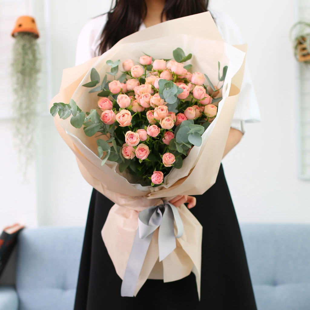 자나장미는 네추럴하고 빈티지한 색감과 귀여운 화형으로 젊은 층에게 인기가 많으며,
연인 간의 기념일에 많이 쓰이는 상품입니다.