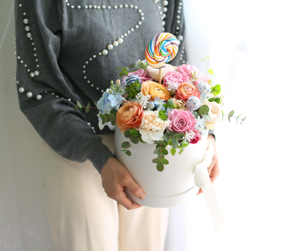 유칼립튜스의 그린 색감으로 전체적인 조화를 아름답게 합니다.