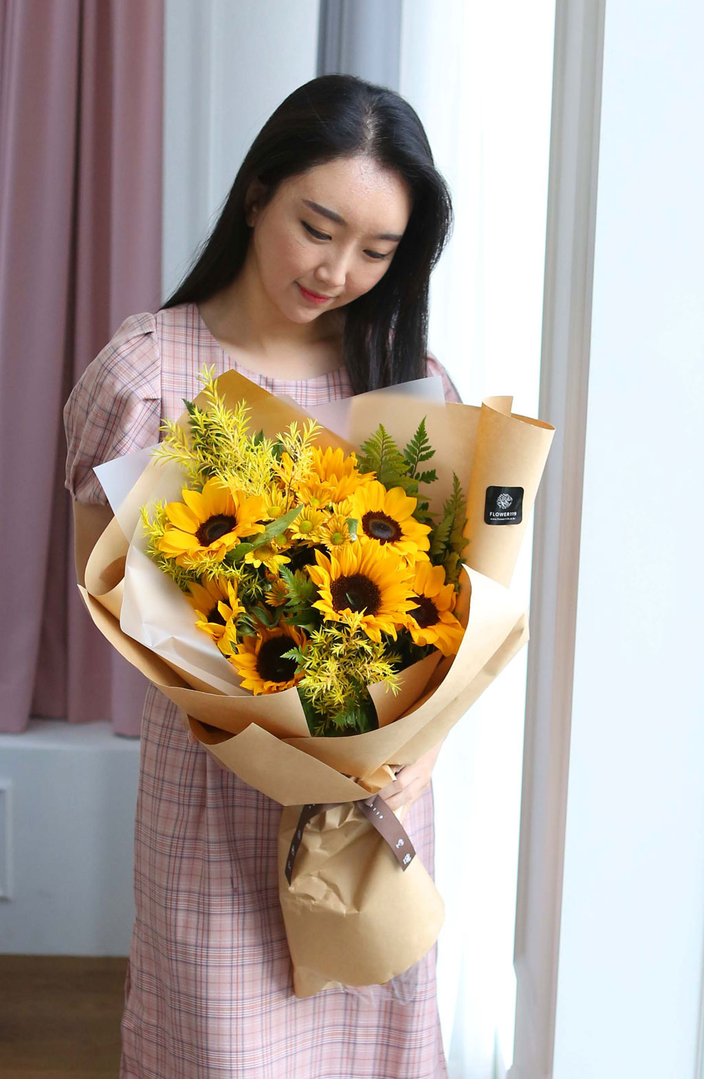 여름을 상징하는 꽃, 해바라기 꽃다발로 사랑하는 마음을 표현하세요.