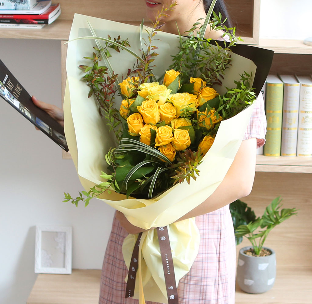 Roses are yellow
