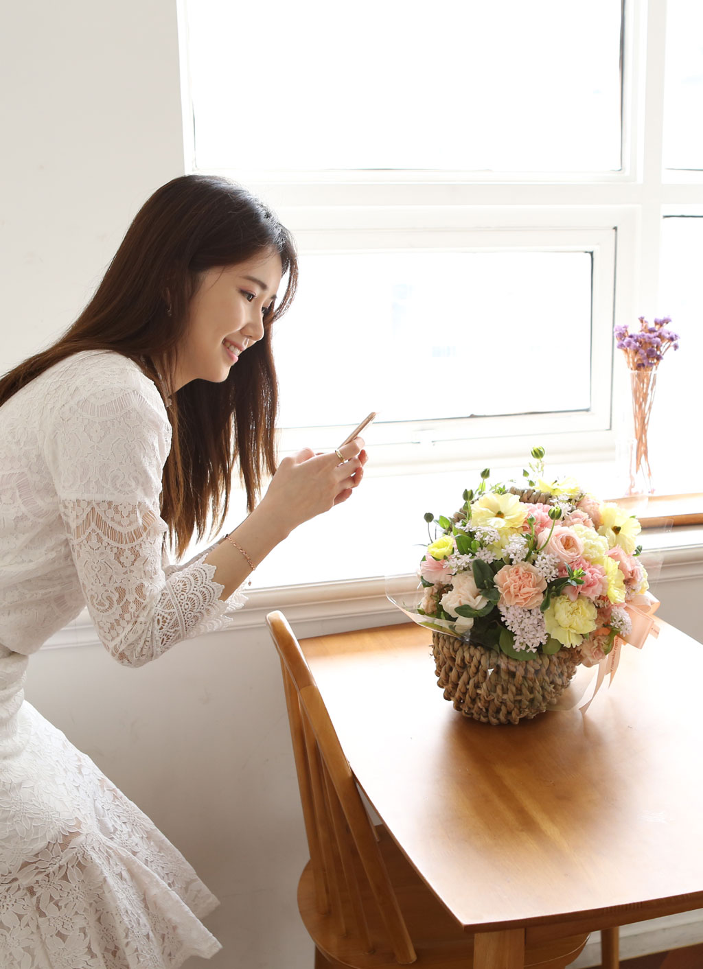 복스럽게 어레인지 된 꽃바구니와 함께 포토타임을 가져 보세요.
어디에 두어도 분위기 만점!