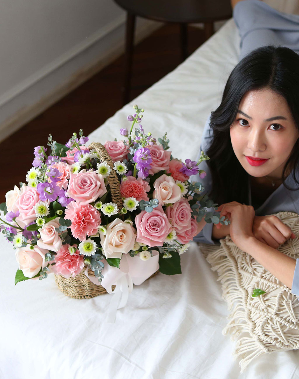 마음을 말로 표현하기 어색할 때, 향기로운 꽃바구니와 진심이 담긴 카드 한 장을 써서 전달해보는 것은 어떨까요?
원하시는 분께는 리본과 카드를 준비해 드립니다.